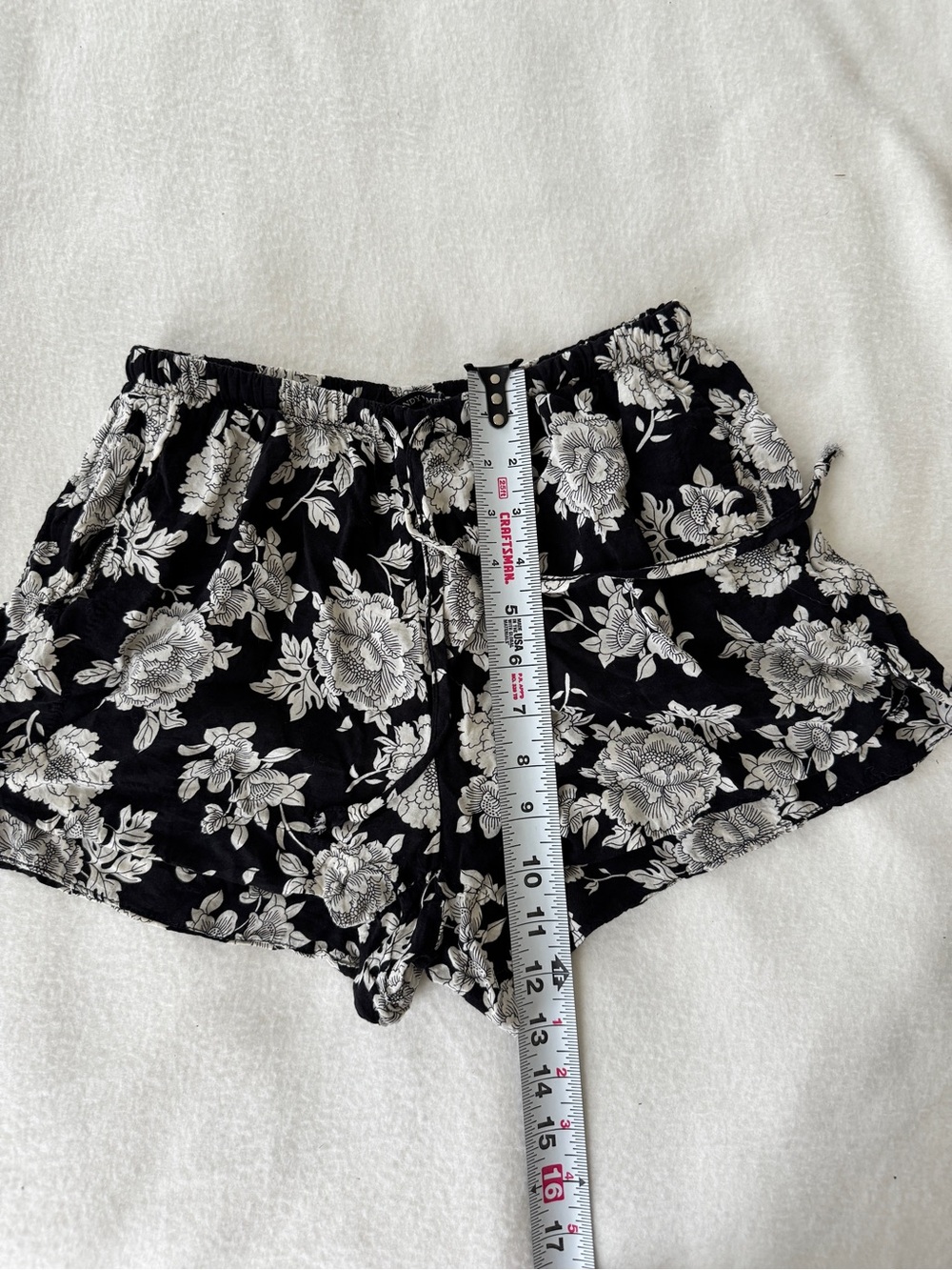 Vintage Brandy Melville Floral Print Shorts - One Size - Black & White - Picture 4 of 4